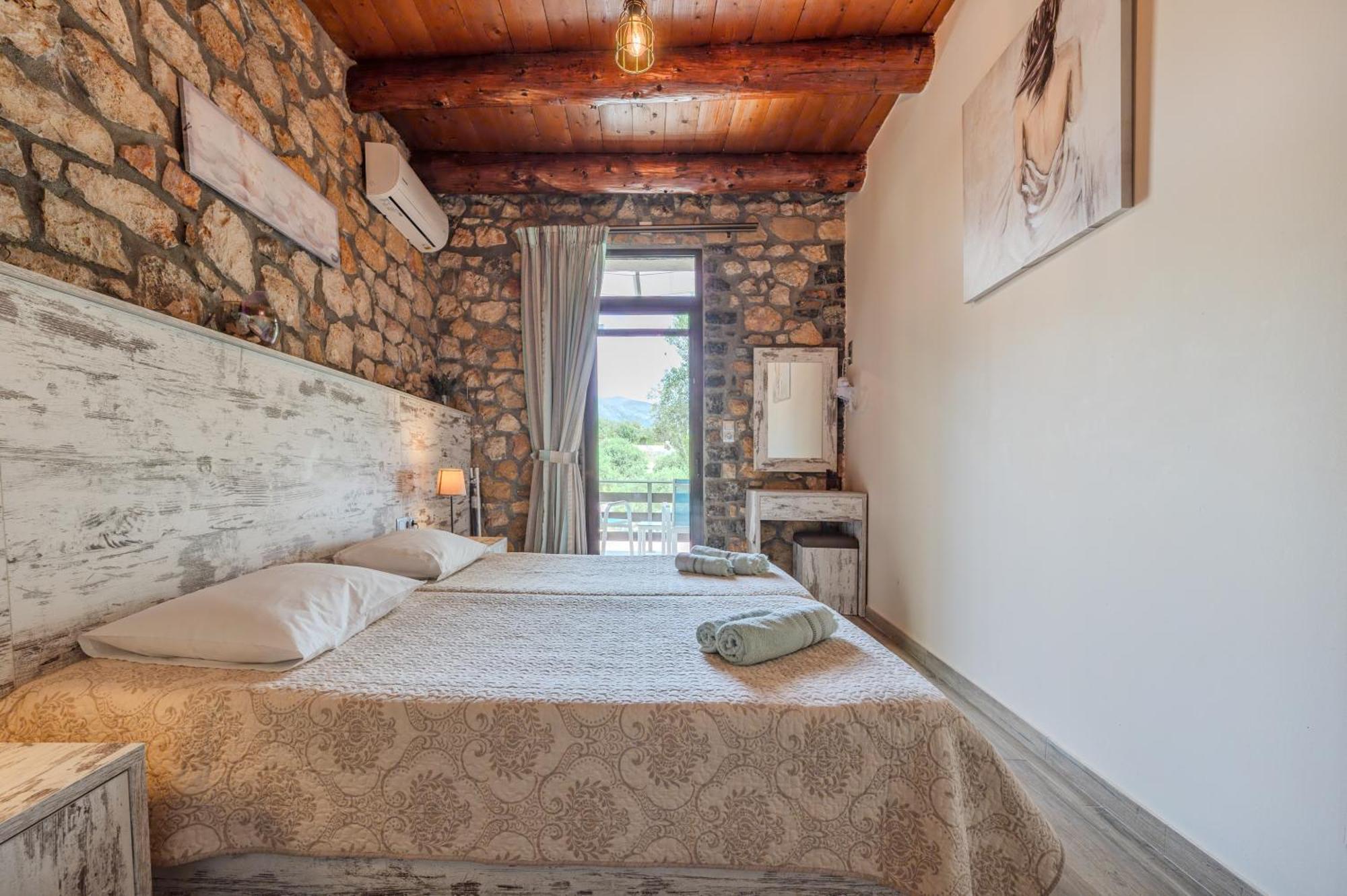 פלאקיאס Souda Bay Cottage מראה חיצוני תמונה