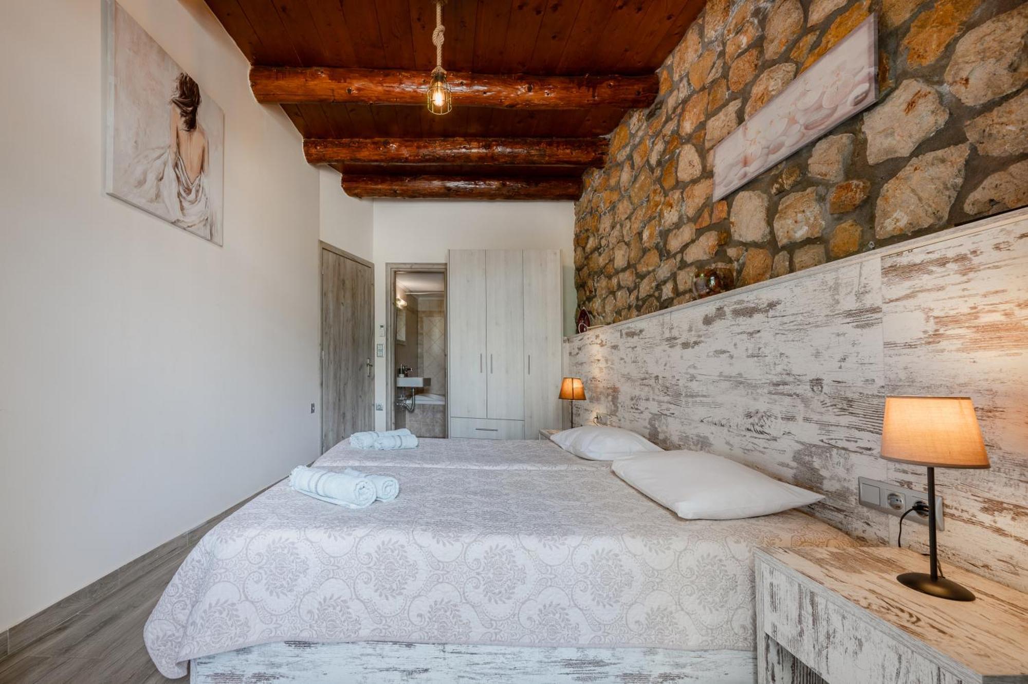 פלאקיאס Souda Bay Cottage מראה חיצוני תמונה